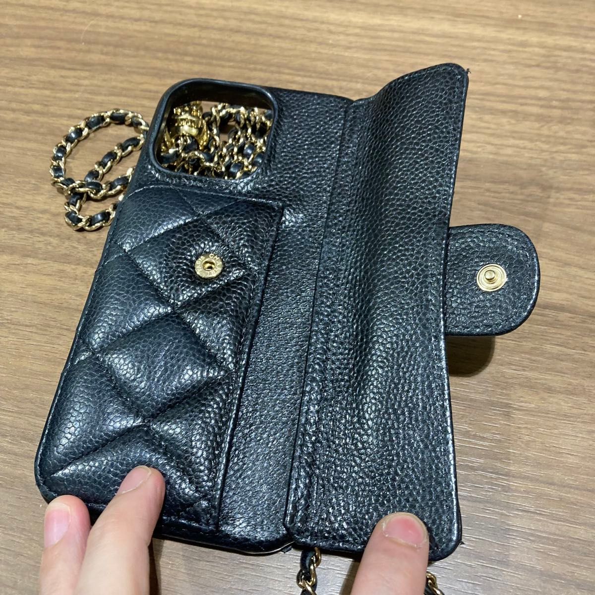 CHANEL シャネル ココマーク マトラッセ キャビアスキン iPhone CHANEL シャネル ココマーク マトラッセ キャビアスキン iPhone