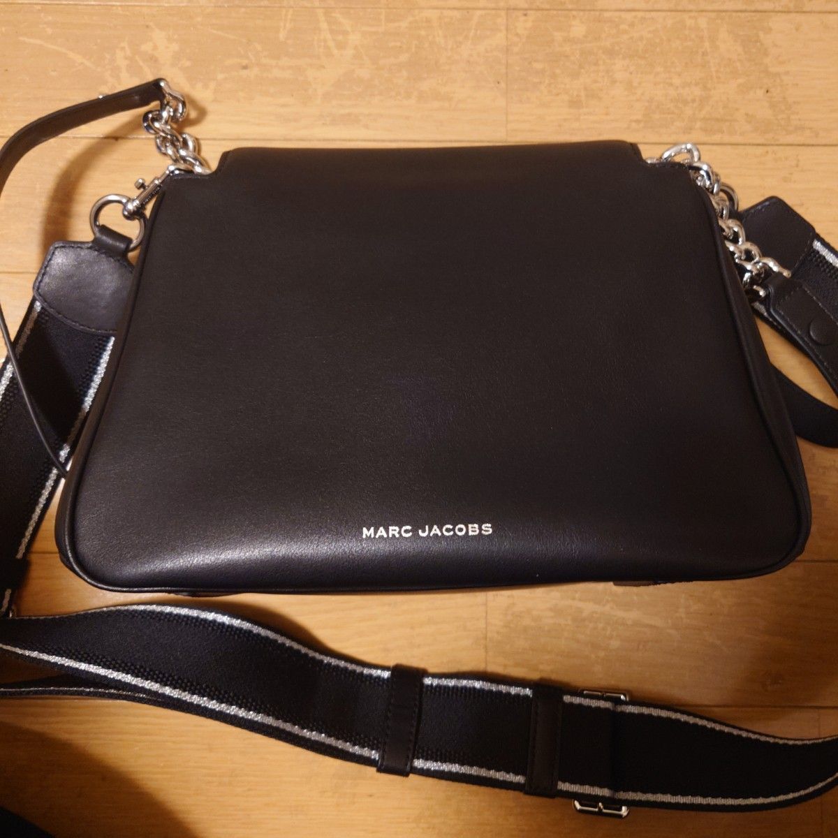 新品未使用】MARC JACOBS ザ J マーク チェーン サッチェル 新品未使用】MARC JACOBS ザ J マーク チェーン サッチェル
