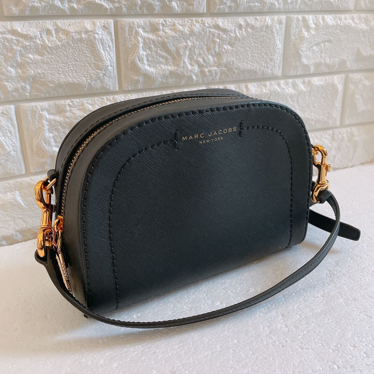 極美品 MARC JACOBS プレイバック ハーフムーン ショルダー 極美品 MARC JACOBS プレイバック ハーフムーン ショルダー