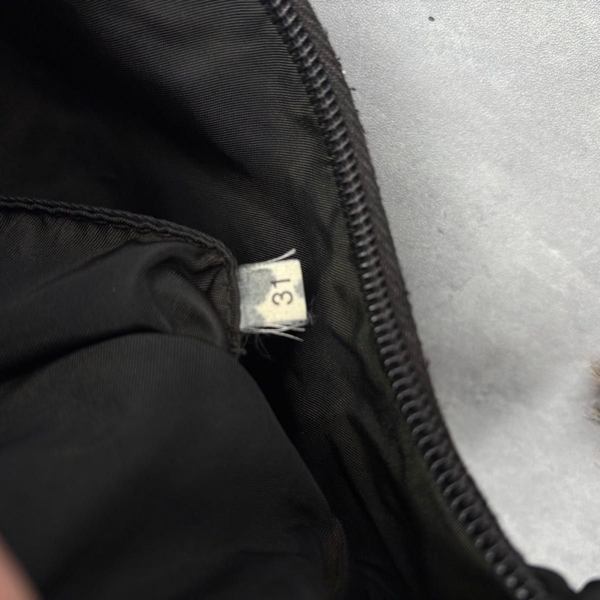プラダ アクセサリーポーチ ハンドバッグ 三角ロゴ ナイロン プラダ アクセサリーポーチ ハンドバッグ 三角ロゴ ナイロン
