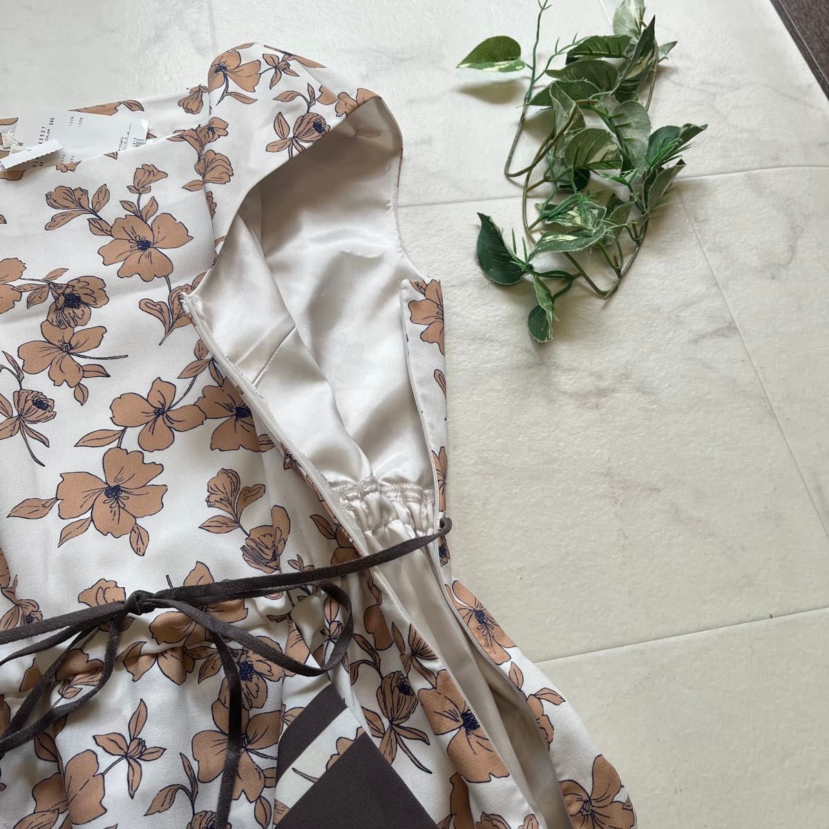 新品未使用タグ付 NATURAL BEAUTY ボタニカル柄ワンピース 40 L 新品未使用タグ付 NATURAL BEAUTY ボタニカル柄ワンピース 40 L