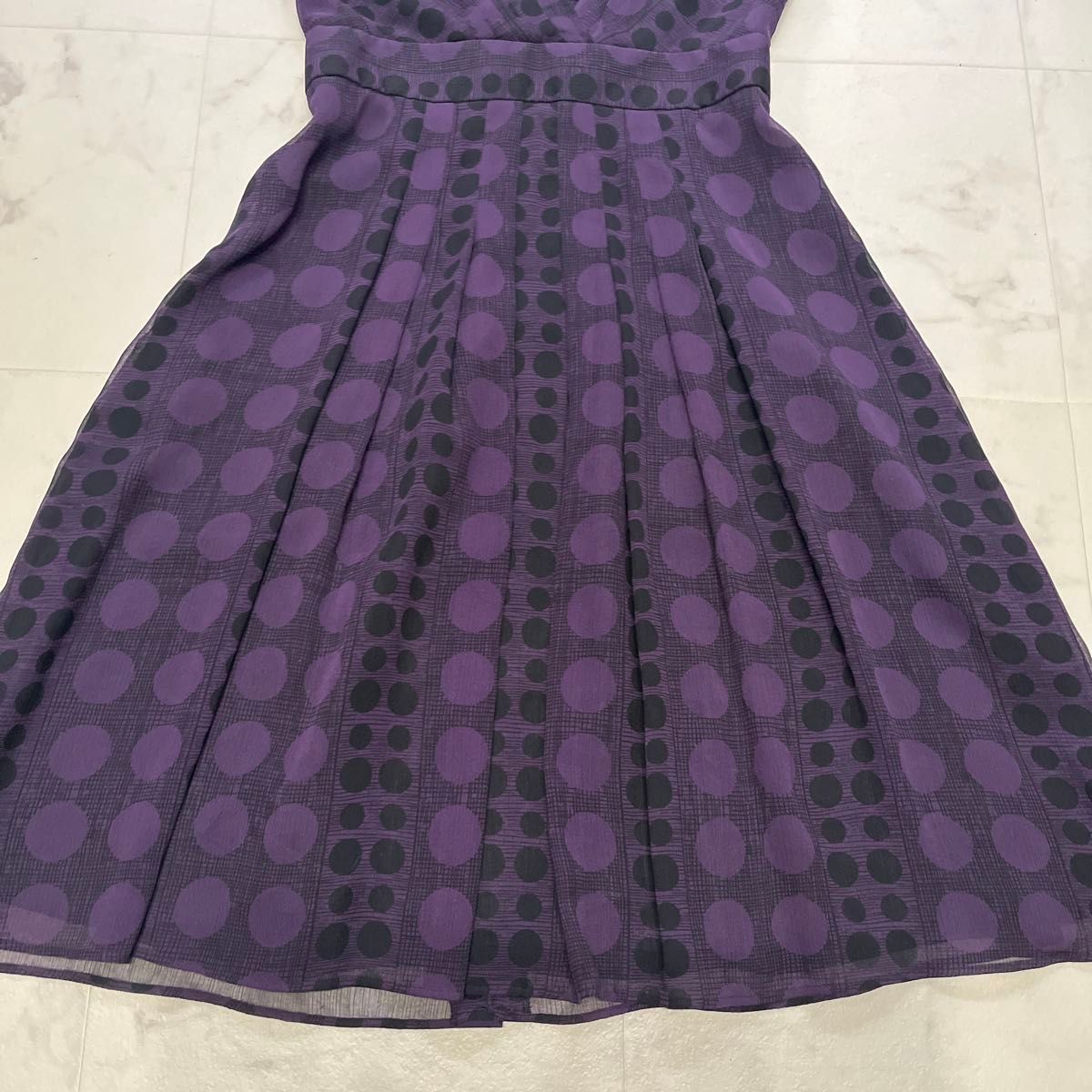 美品 ANAYI フレンチスリーブドット柄ワンピース サイズ38 紫 美品 ANAYI フレンチスリーブドット柄ワンピース サイズ38 紫