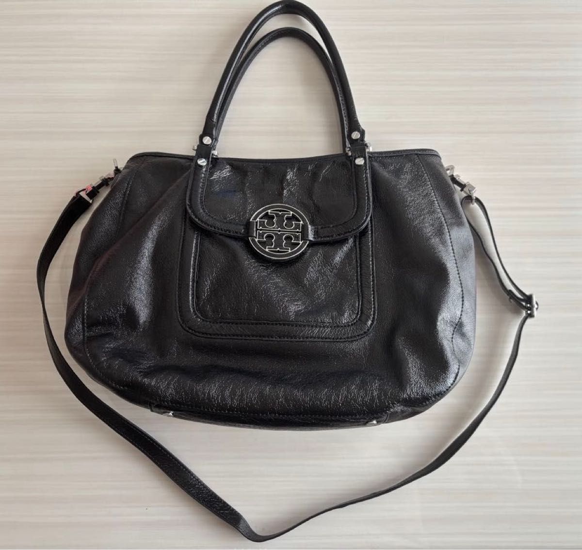 TORY BURCH トートバッグ ストラップ付き レザー 黒 ショルダー TORY BURCH トートバッグ ストラップ付き レザー 黒 ショルダー