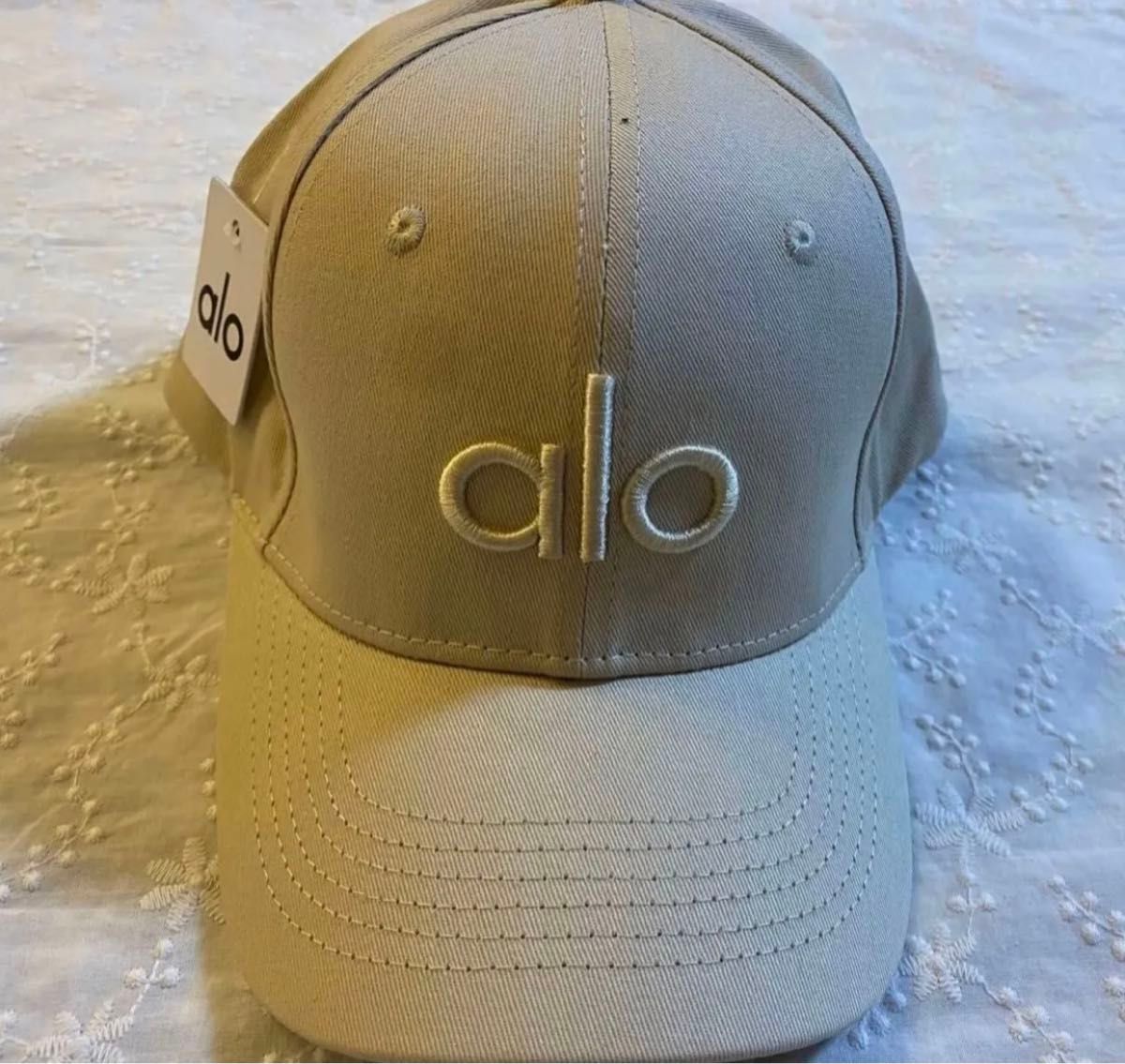 送料無料【alo yoga】satin off duty cap サテン キャップ (ALO