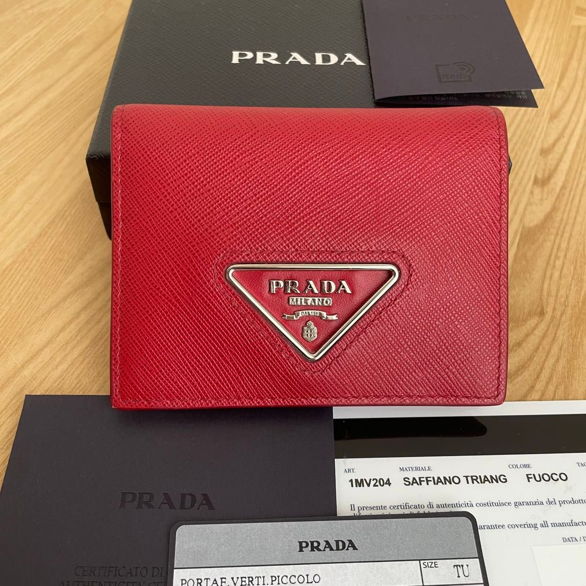 激レア 美品 PRADA プラダ 二つ折り財布 ミニ財布 サフィアーノ 激レア 美品 PRADA プラダ 二つ折り財布 ミニ財布 サフィアーノ