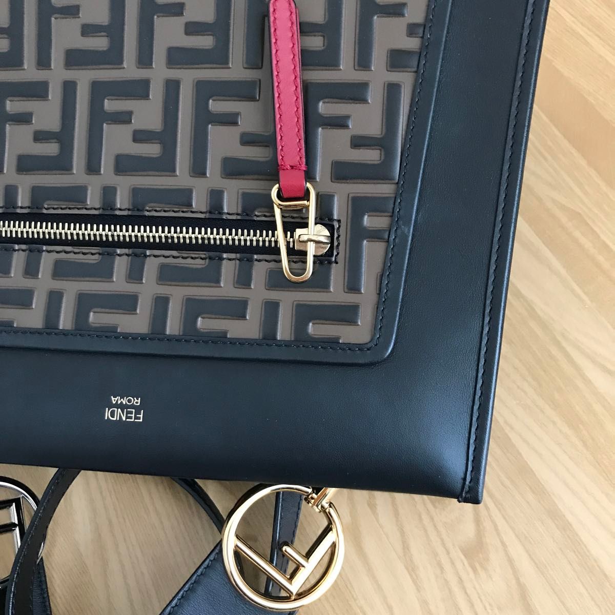 美品 FENDI フェンディ ラナウェイ 2way ショルダーバッグ 美品 FENDI フェンディ ラナウェイ 2way ショルダーバッグ
