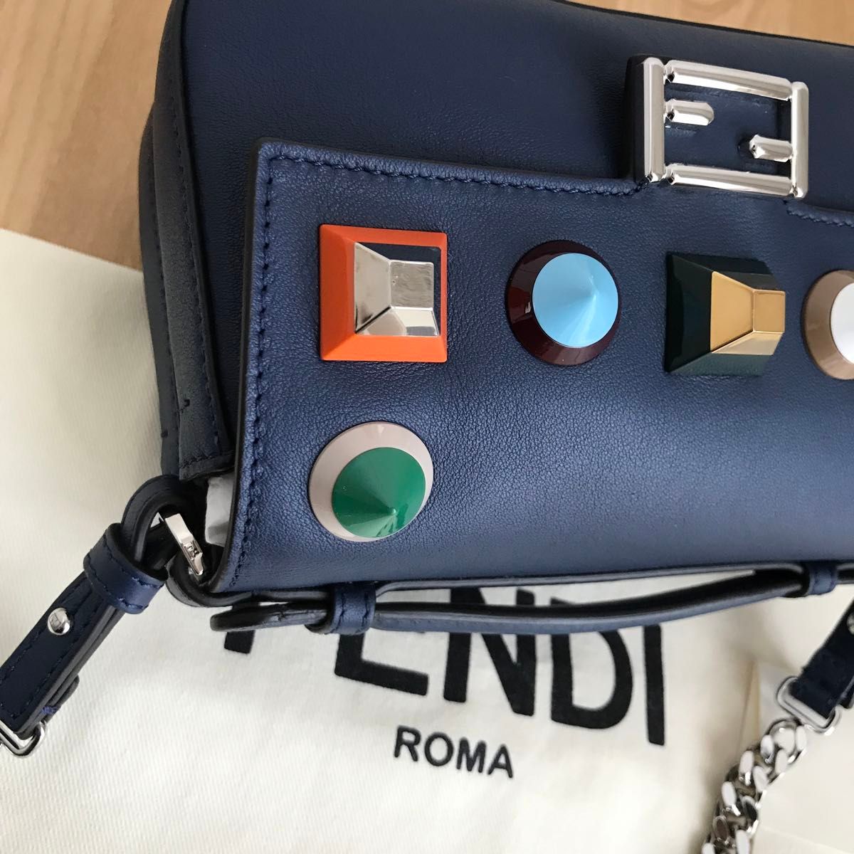 新品同様 極美品 FENDI フェンディ マイクロバケット 2way 新品同様 極美品 FENDI フェンディ マイクロバケット 2way