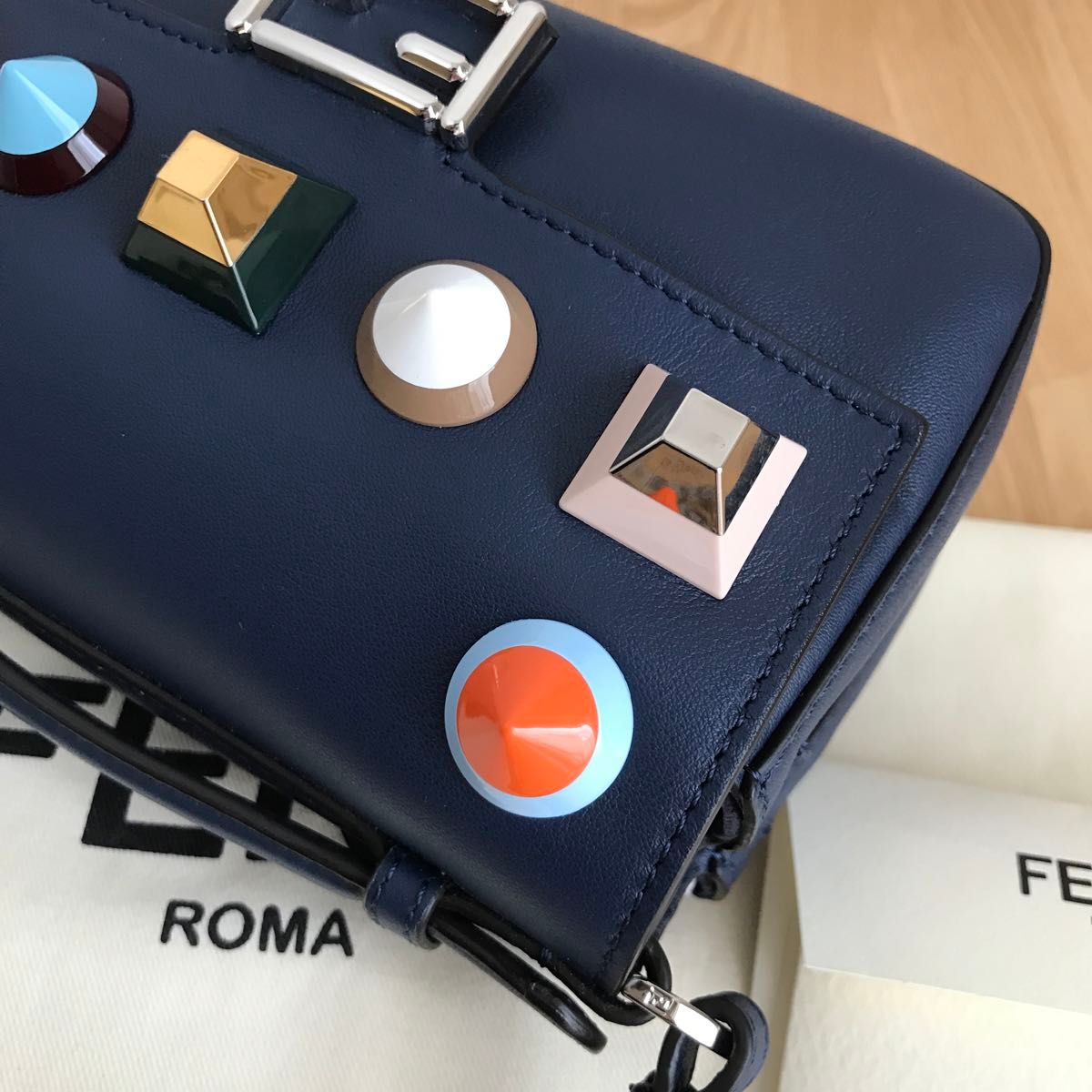 新品同様 極美品 FENDI フェンディ マイクロバケット 2way 新品同様 極美品 FENDI フェンディ マイクロバケット 2way