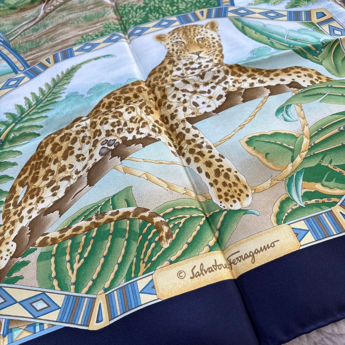 美品 Salvatore Ferragamo サルヴァトーレフェラガモ 大判 美品 Salvatore Ferragamo サルヴァトーレフェラガモ 大判