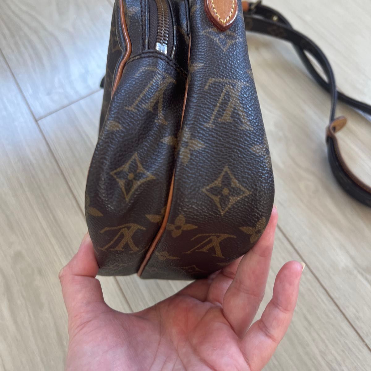 LOUIS VUITTON ルイヴィトン モノグラム アマゾン ショルダー LOUIS VUITTON ルイヴィトン モノグラム アマゾン ショルダー