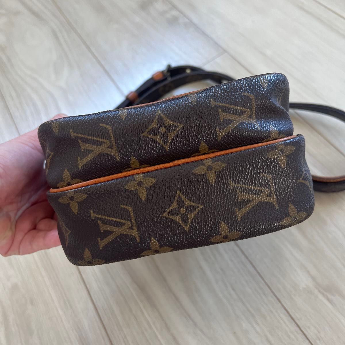 LOUIS VUITTON ルイヴィトン モノグラム アマゾン ショルダー LOUIS VUITTON ルイヴィトン モノグラム アマゾン ショルダー