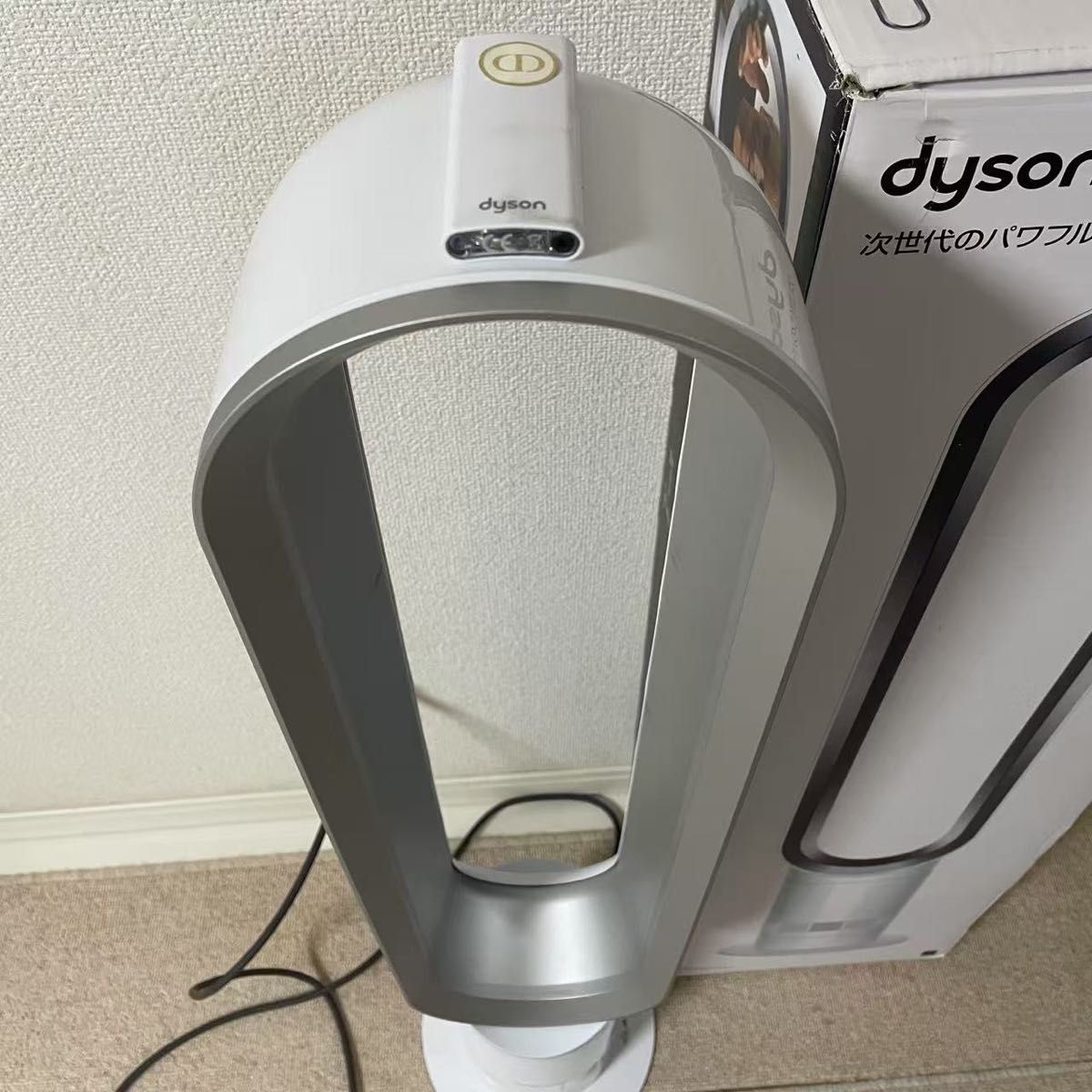 美品 ダイソン Dyson AM07 タワーファン 2020年製元箱 リモコン 美品 ダイソン Dyson AM07 タワーファン 2020年製元箱 リモコン