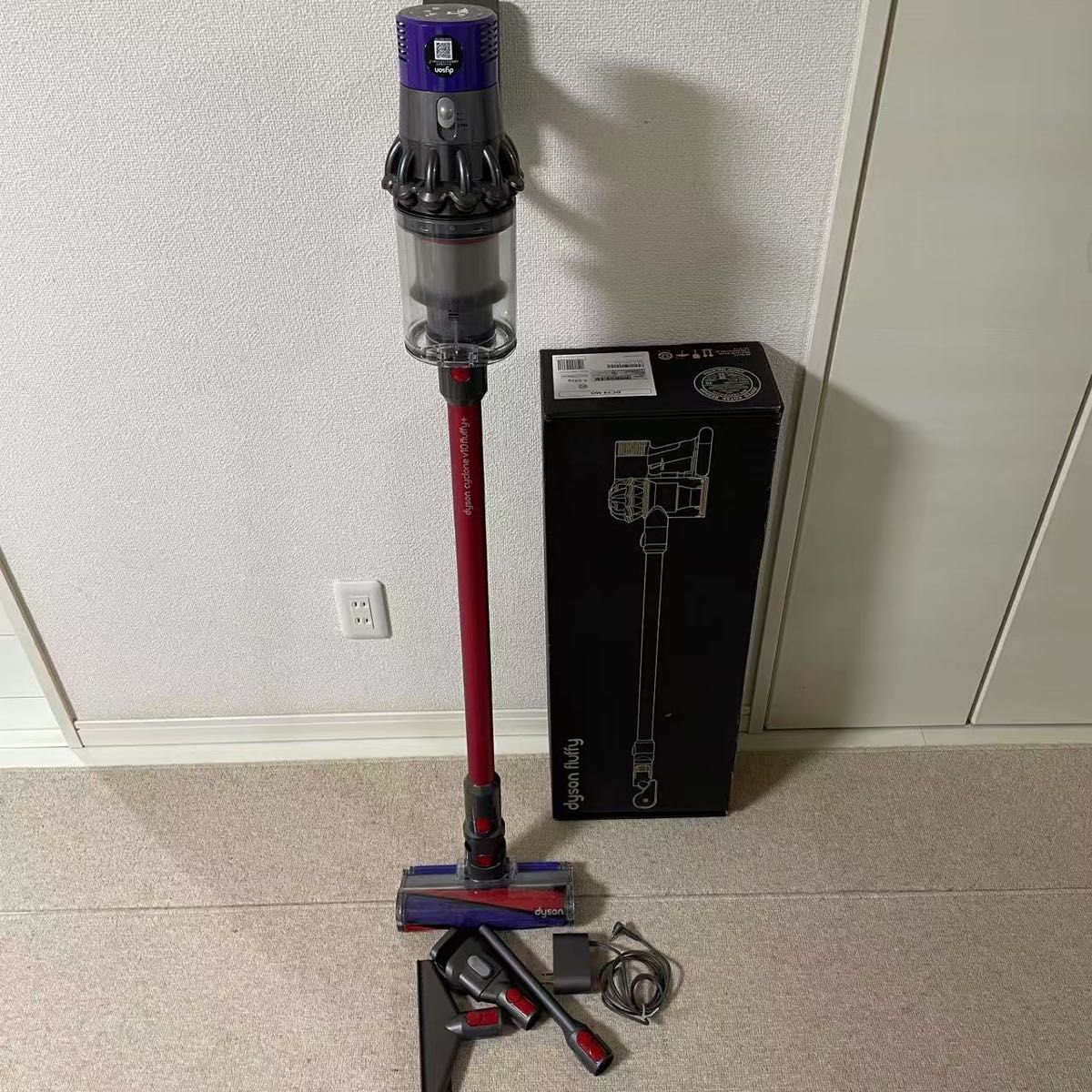 Dyson ダイソン SV12 コードレス掃除機 付属ツール 箱付き Dyson ダイソン SV12 コードレス掃除機 付属ツール 箱付き