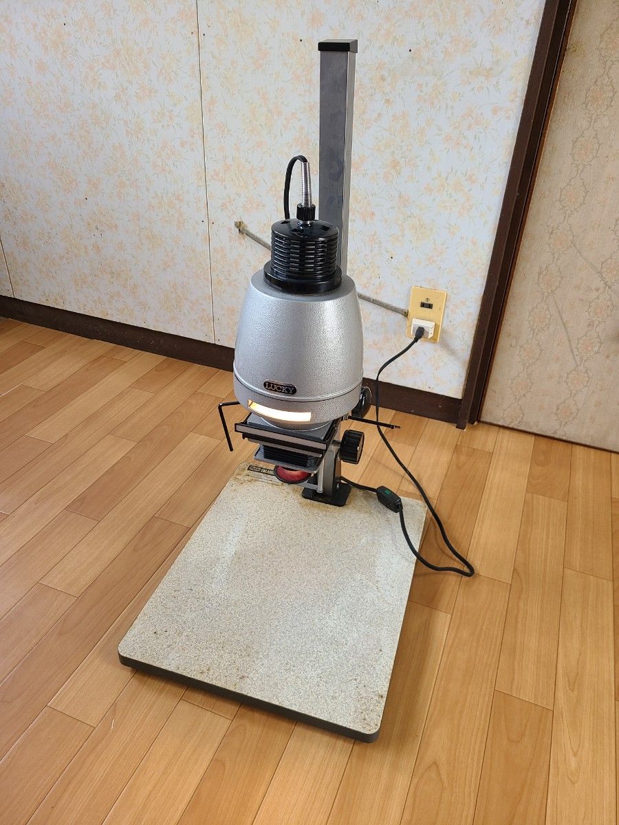 希少】モノクロ写真用引伸機 LUCKY (ラッキー)ENLARGER 60M 希少】モノクロ写真用引伸機 LUCKY (ラッキー)ENLARGER 60M