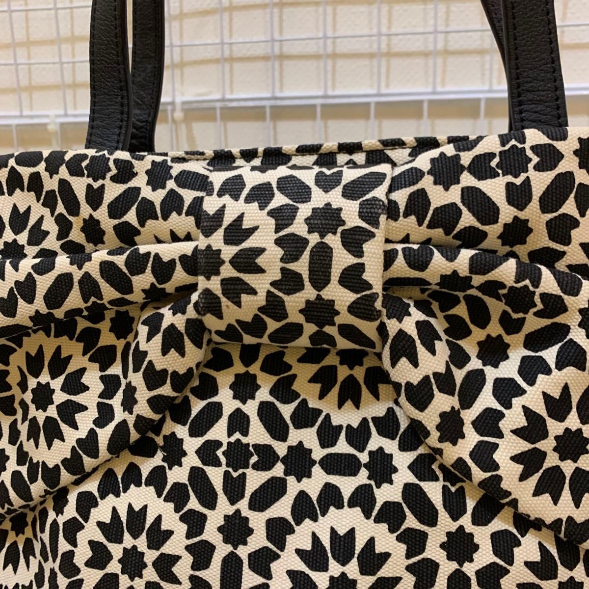 美品】ケイトスペード トートバッグ 肩掛け レザーキャンバス 大 美品】ケイトスペード トートバッグ 肩掛け レザーキャンバス 大