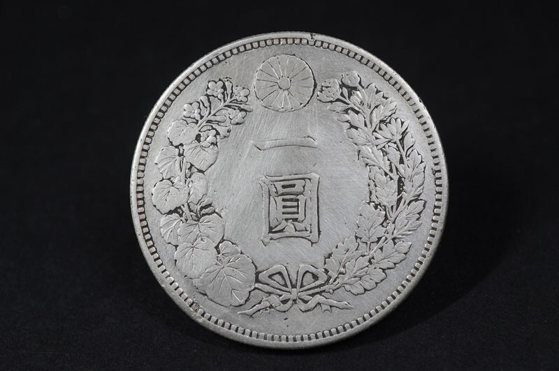 512)日本貨幣 新1円銀貨 小型 特年 明治25年前期 量目約26.96g 512)日本貨幣 新1円銀貨 小型 特年 明治25年前期 量目約26.96g