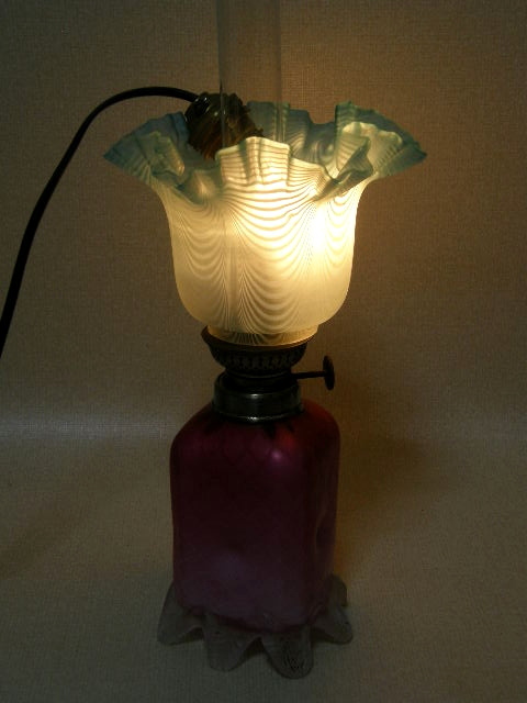 照明 ビクトリアングラス オイルランプ サテングラス かきあげ アンティーク 未使用の画像9