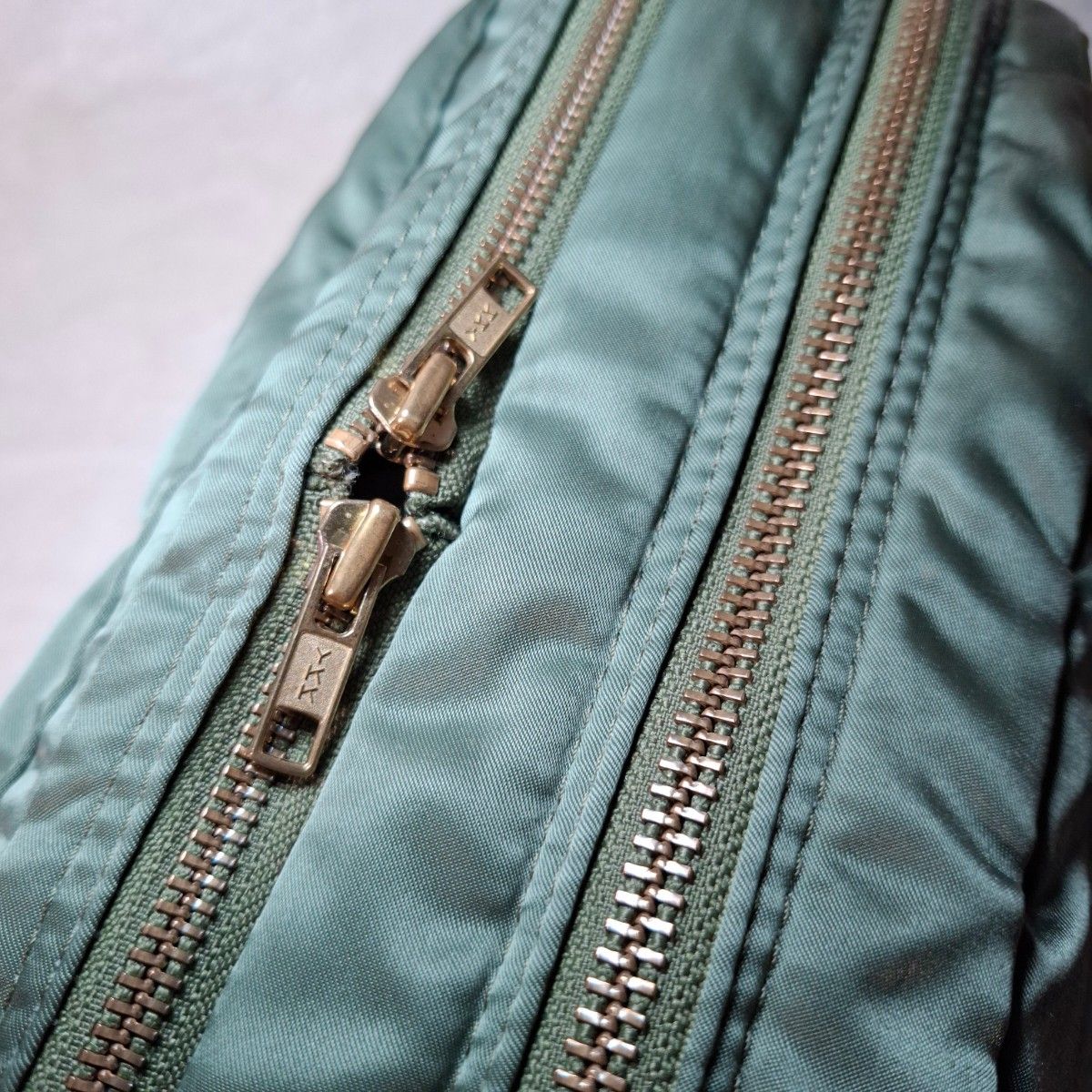 極美品 PORTER ポーター タンカー ショルダーバッグ L 2層 極美品 PORTER ポーター タンカー ショルダーバッグ L 2層