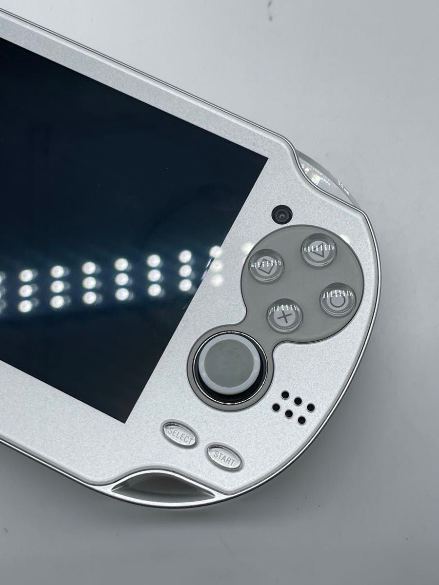 美品】PS VITA PCH1000 アイスシルバー ファンタシースター 美品】PS VITA PCH1000 アイスシルバー ファンタシースター