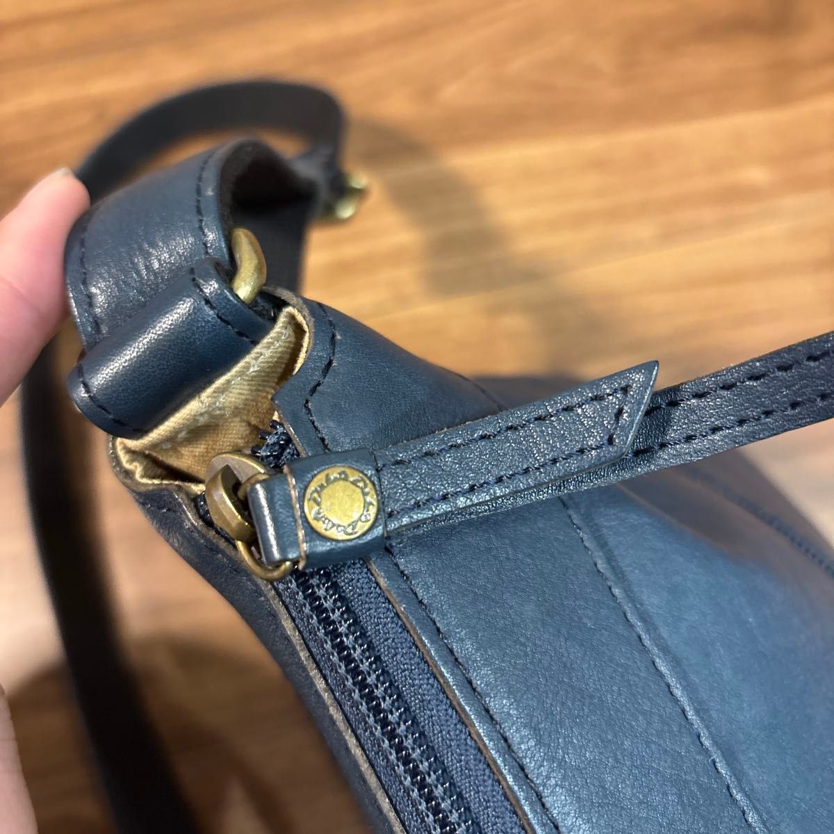 極美品】Dakota ダコタ レザー 本革製 ショルダーバッグ 極美品】Dakota ダコタ レザー 本革製 ショルダーバッグ