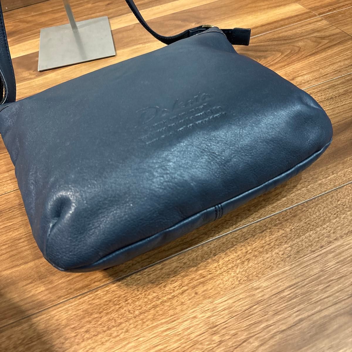 極美品】Dakota ダコタ レザー 本革製 ショルダーバッグ 極美品】Dakota ダコタ レザー 本革製 ショルダーバッグ