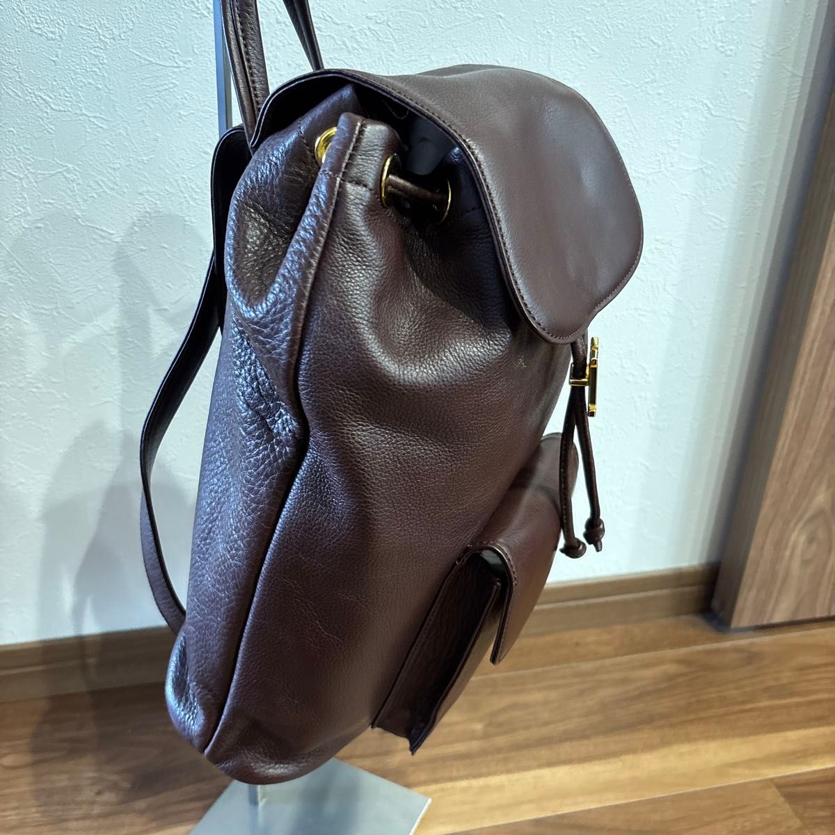 極美品】HIROEU ヒロフ レザー 本革製 リュック ゴールドロゴ 極美品】HIROEU ヒロフ レザー 本革製 リュック ゴールドロゴ