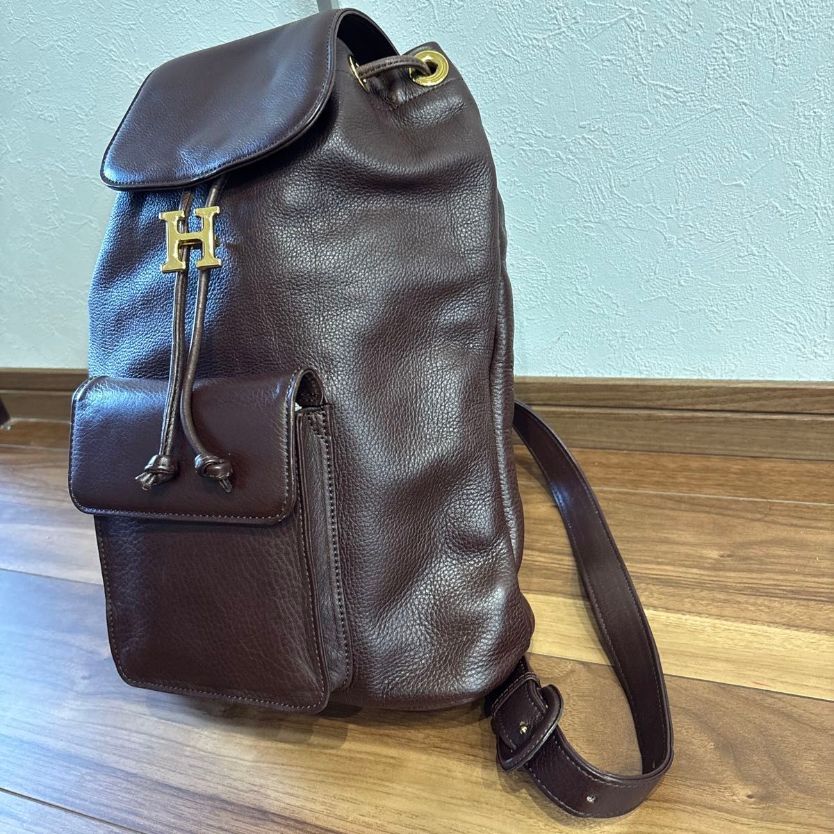 極美品】HIROEU ヒロフ レザー 本革製 リュック ゴールドロゴ 極美品】HIROEU ヒロフ レザー 本革製 リュック ゴールドロゴ