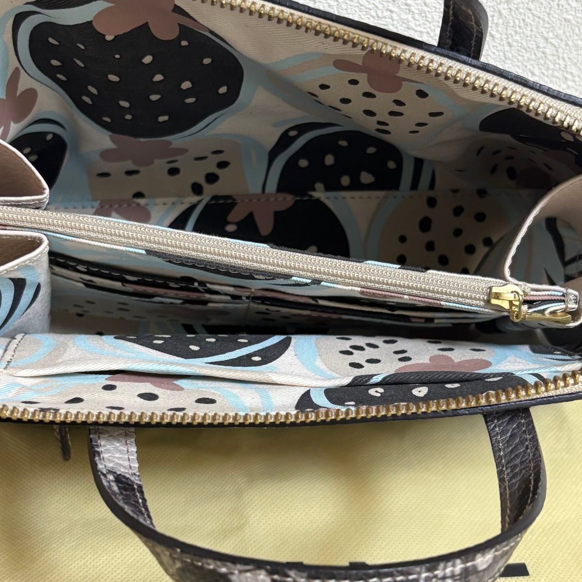 美品】IANNE イアンヌ オムレット graffiti パリの日常 美品】IANNE イアンヌ オムレット graffiti パリの日常