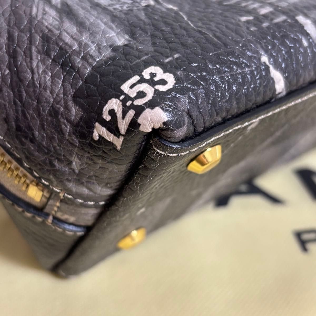 美品】IANNE イアンヌ オムレット graffiti パリの日常 美品】IANNE イアンヌ オムレット graffiti パリの日常