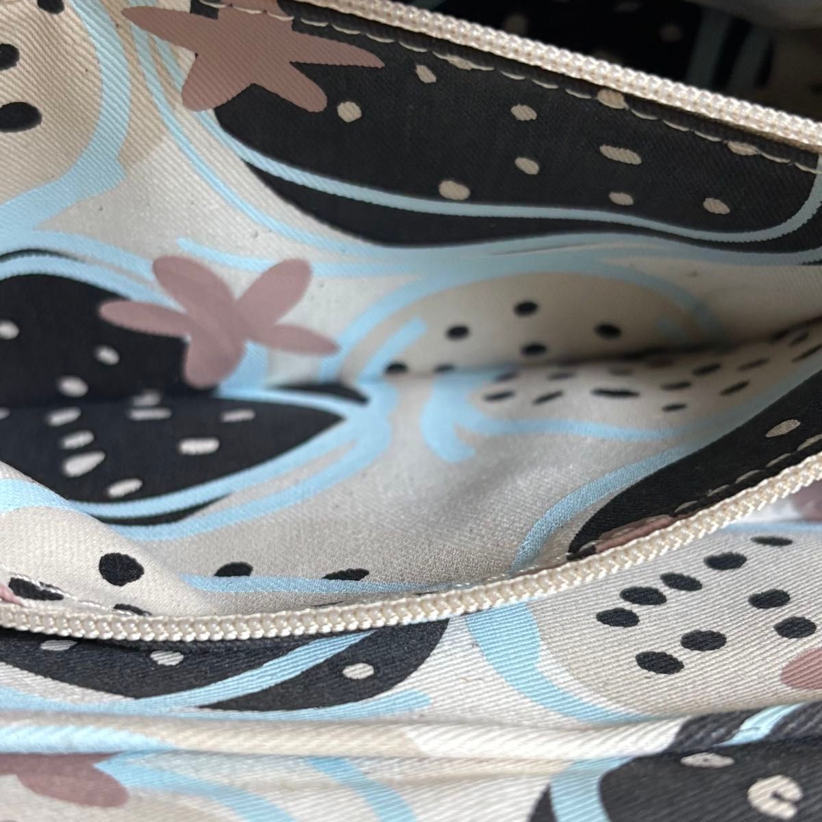 美品】IANNE イアンヌ オムレット graffiti パリの日常 美品】IANNE イアンヌ オムレット graffiti パリの日常
