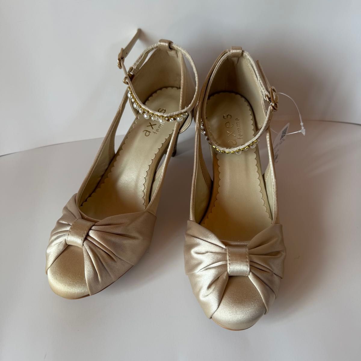 axes femme お花コサージュ付きパンプス Mサイズ ベージュ 新品 axes femme お花コサージュ付きパンプス Mサイズ ベージュ 新品