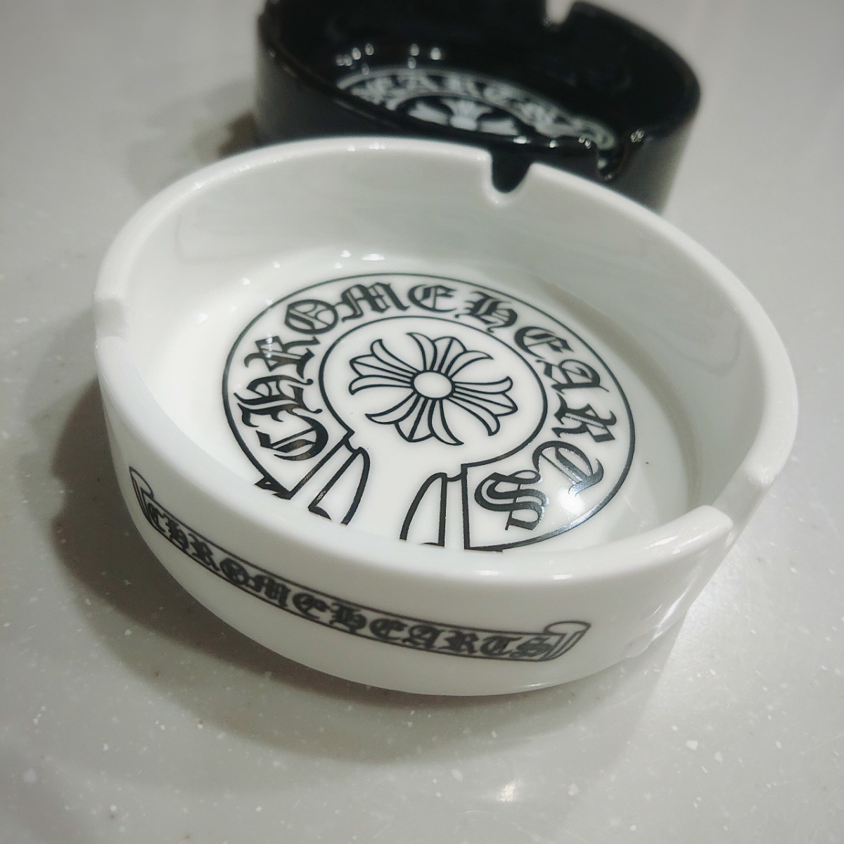CHROME HEARTS クロムハーツ 灰皿 off-white アクセサリー CHROME HEARTS クロムハーツ 灰皿 off-white アクセサリー