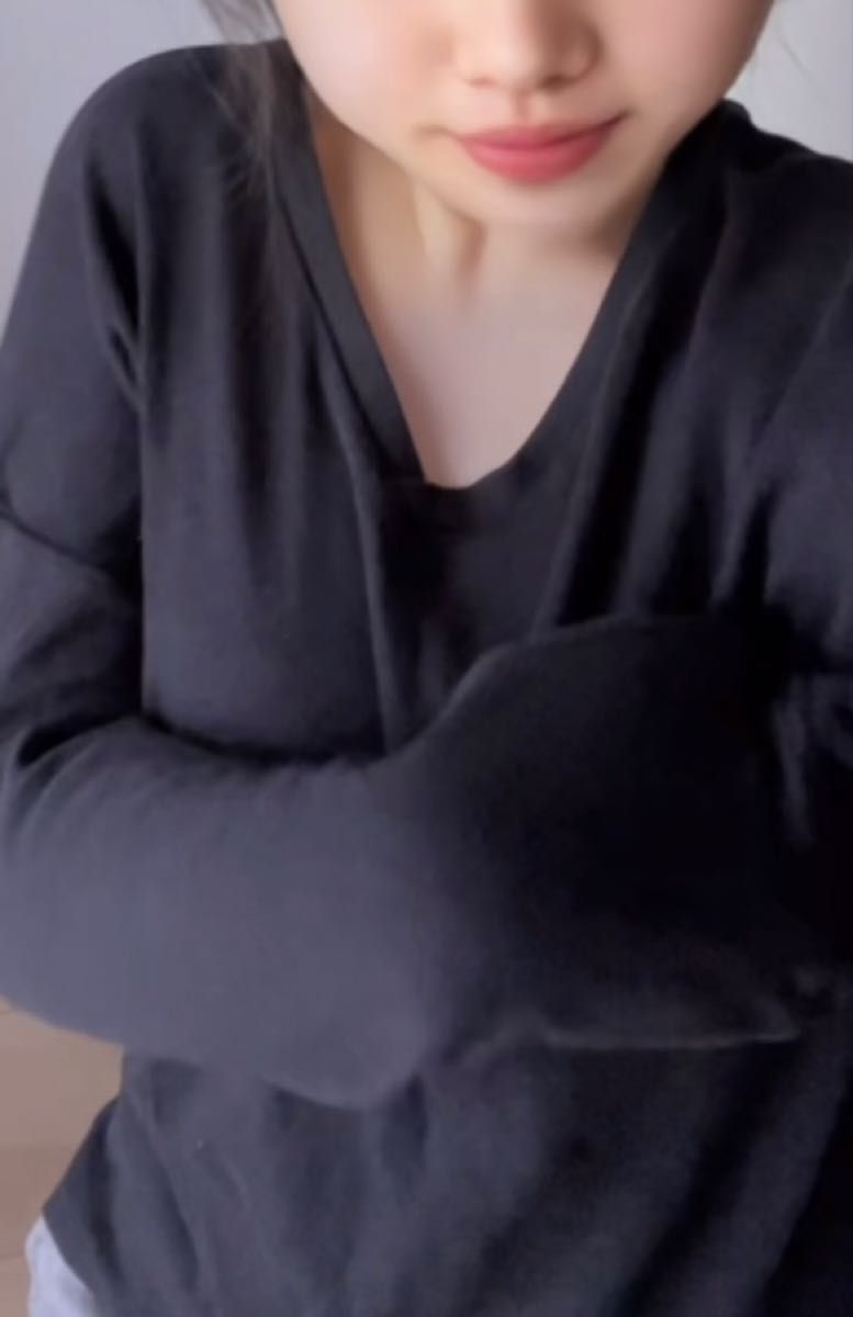 黒 長袖Tシャツ