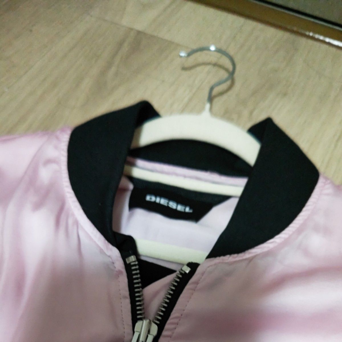 DIESEL-ディーゼルボンバージャケット微光沢 ショート丈 サテン DIESEL-ディーゼルボンバージャケット微光沢 ショート丈 サテン