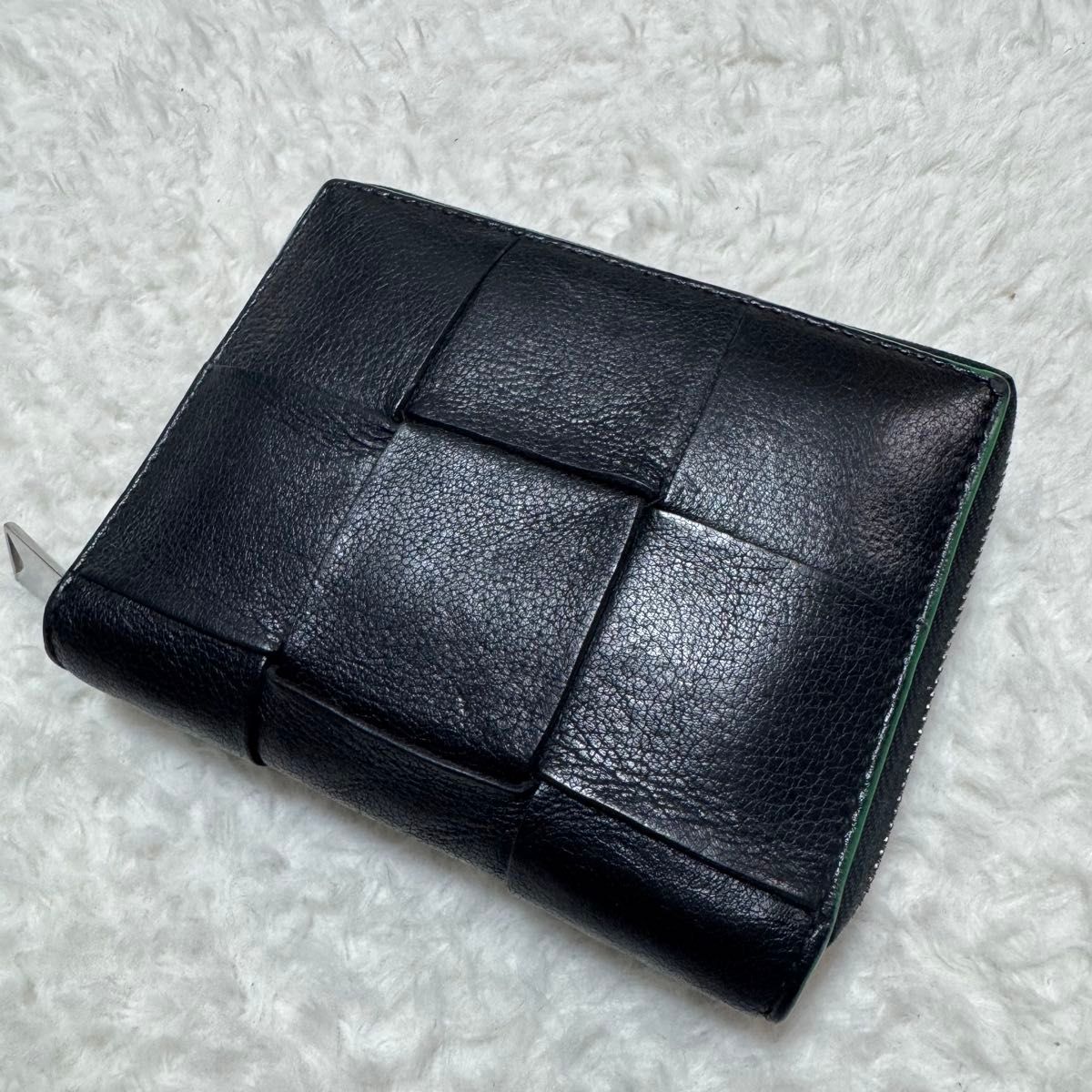 美品 現行】ボッテガヴェネタ 二つ折り財布 カセット ダーク 美品 現行】ボッテガヴェネタ 二つ折り財布 カセット ダーク