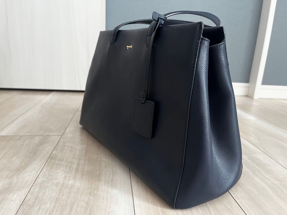 超美品】agnes b A4収納 トートバッグ ネイビー レザー 鞄 超美品】agnes b A4収納 トートバッグ ネイビー レザー 鞄