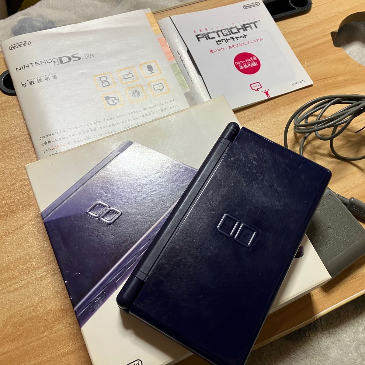 ニンテンドーDS Lite 本体 エナメルネイビー 箱・説明書付き ニンテンドーDS Lite 本体 エナメルネイビー 箱・説明書付き