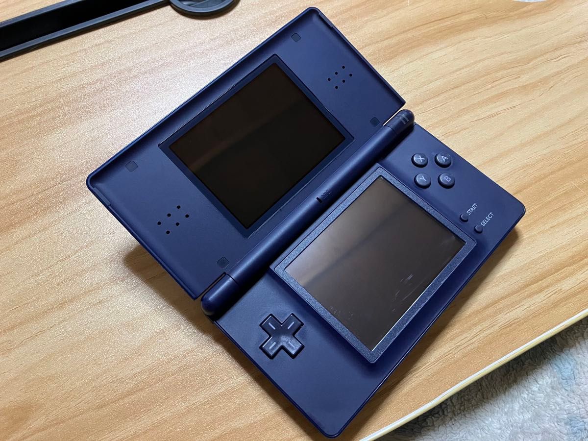 ニンテンドーDS Lite 本体 エナメルネイビー 箱・説明書付き ニンテンドーDS Lite 本体 エナメルネイビー 箱・説明書付き