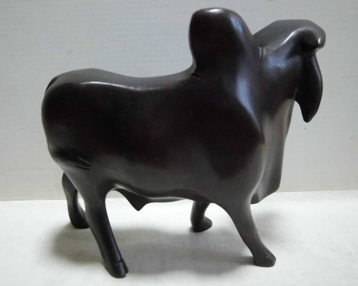 ヤフオク 大きめ 木彫りの置物 コブウシ 木製 干支 丑 う ヤフオク 大きめ 木彫りの置物 コブウシ 木製 干支 丑 う