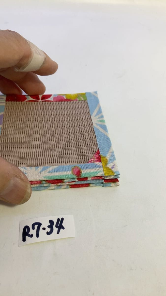 ピンクメセキ畳に可愛赤花柄のコースター4枚組R7-34