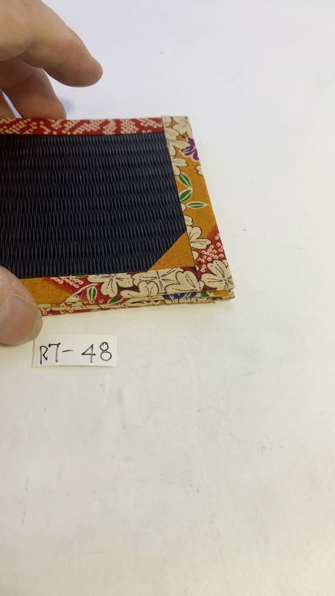 黒メセキ畳に黄色花柄のコースター4枚組 R7-48