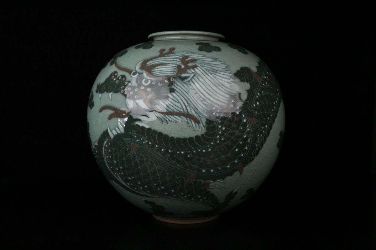 LIG】超希少作 韓国人間国宝 柳海剛(柳根瀅) 高麗青磁 象嵌雲龍 LIG】超希少作 韓国人間国宝 柳海剛(柳根瀅) 高麗青磁 象嵌雲龍