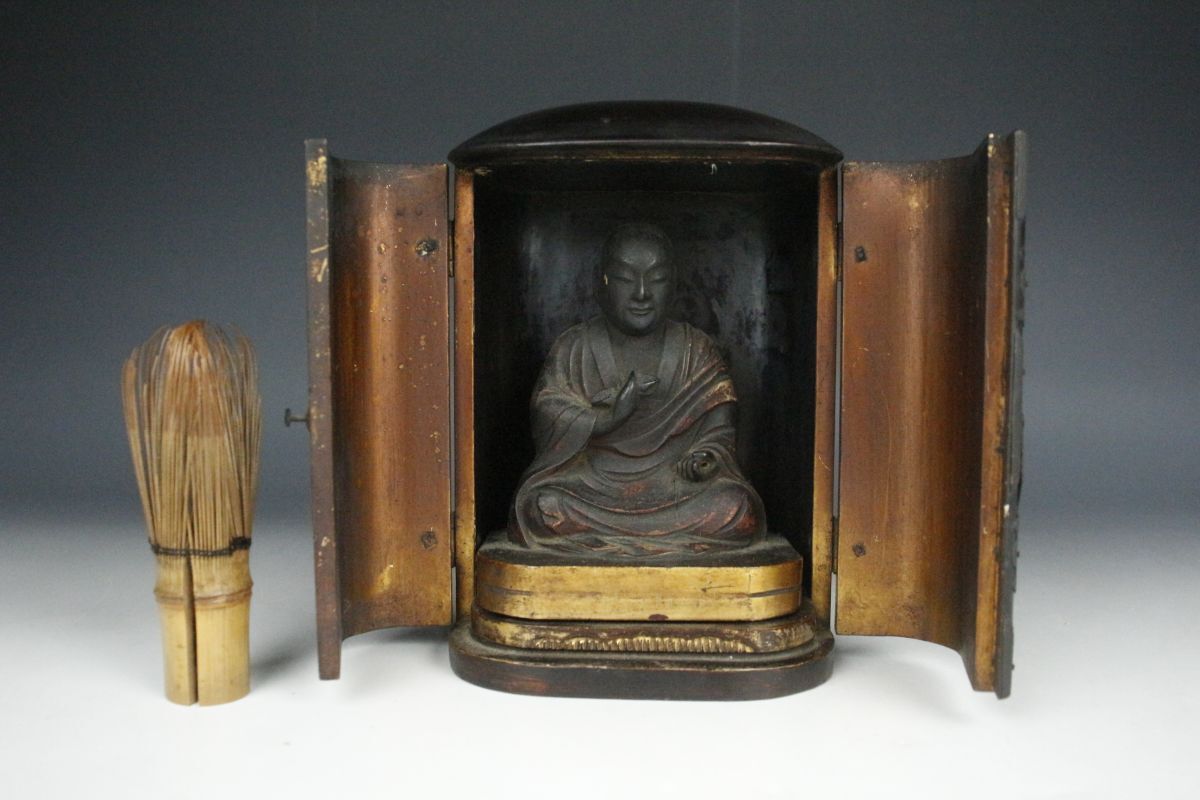 LIG】時代仏教美術 木彫漆塗 弘法大師像 11.5㎝ 時代厨子 旧家蔵 LIG】時代仏教美術 木彫漆塗 弘法大師像 11.5㎝ 時代厨子 旧家蔵