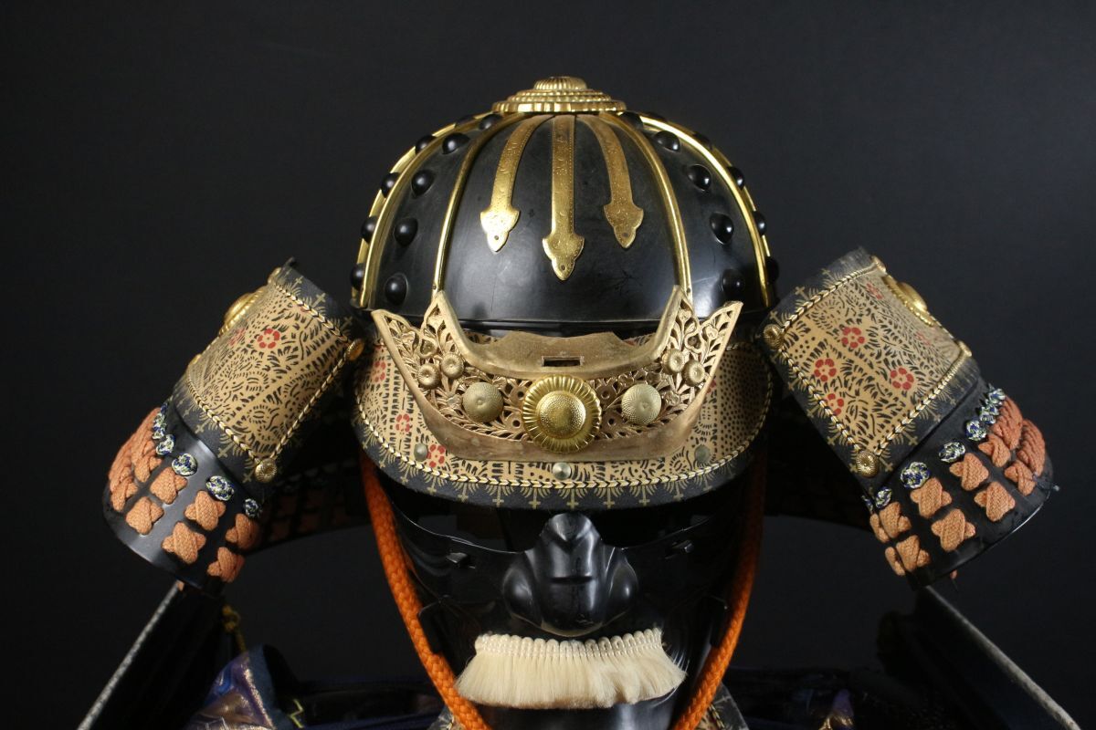 LIG】鉄地 黒胴当世素掛鎧一式 十間筋星兜 鎧櫃 鎧兜 甲冑 [.IE LIG】鉄地 黒胴当世素掛鎧一式 十間筋星兜 鎧櫃 鎧兜 甲冑 [.IE