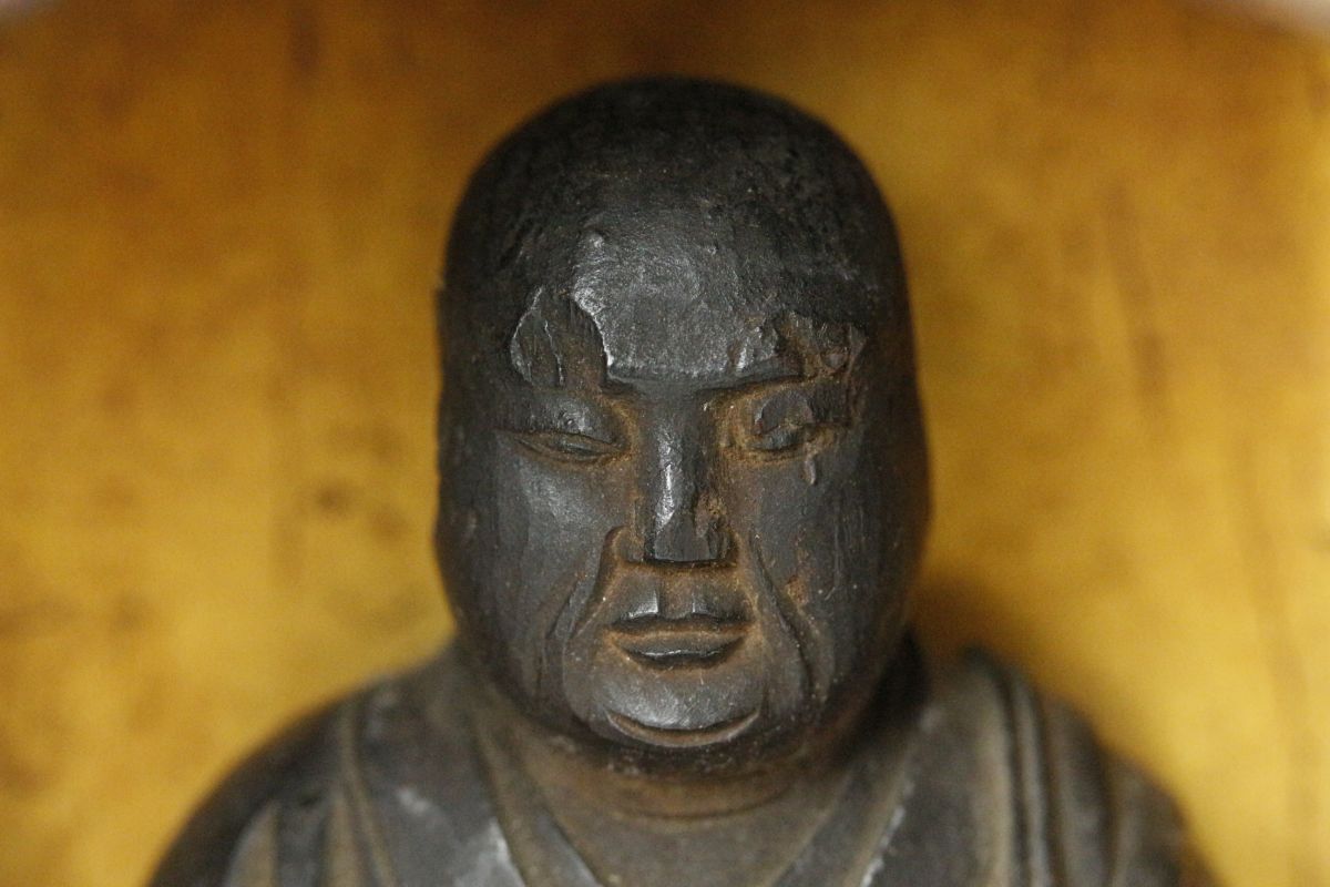 LIG】時代仏教美術 木彫 弘法大師像 7㎝ 朱塗時代厨子 旧家蔵 LIG】時代仏教美術 木彫 弘法大師像 7㎝ 朱塗時代厨子 旧家蔵