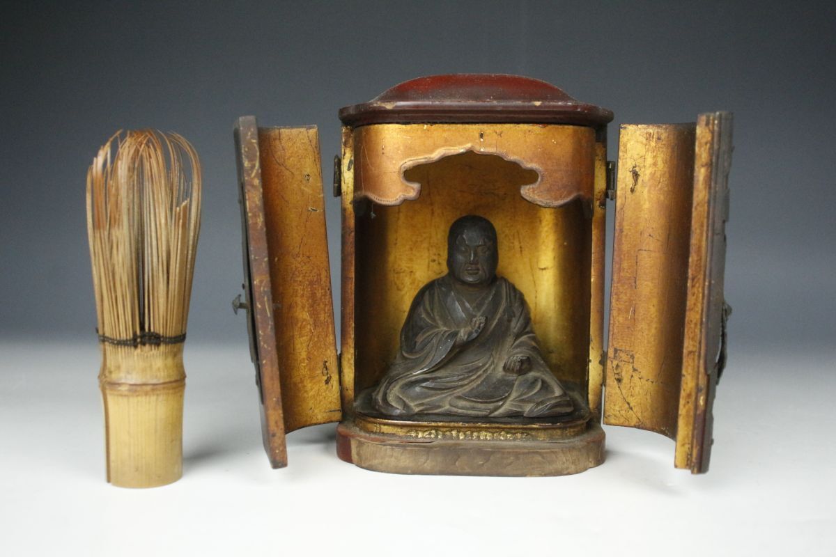LIG】時代仏教美術 木彫 弘法大師像 7㎝ 朱塗時代厨子 旧家蔵 LIG】時代仏教美術 木彫 弘法大師像 7㎝ 朱塗時代厨子 旧家蔵