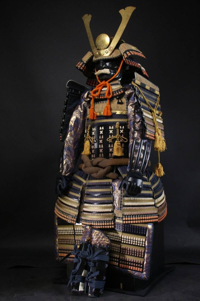 LIG】鉄地 黒胴当世素掛鎧一式 十間筋星兜 鎧櫃 鎧兜 甲冑 [.IE LIG】鉄地 黒胴当世素掛鎧一式 十間筋星兜 鎧櫃 鎧兜 甲冑 [.IE