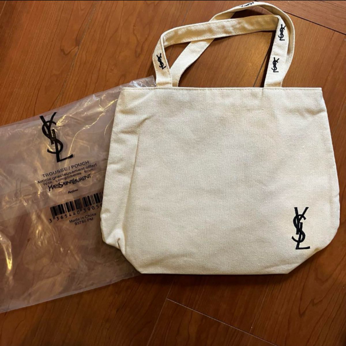 未使用 イヴサンローラン 刺繍 トートバッグ YSL ノベルティ 未使用 イヴサンローラン 刺繍 トートバッグ YSL ノベルティ
