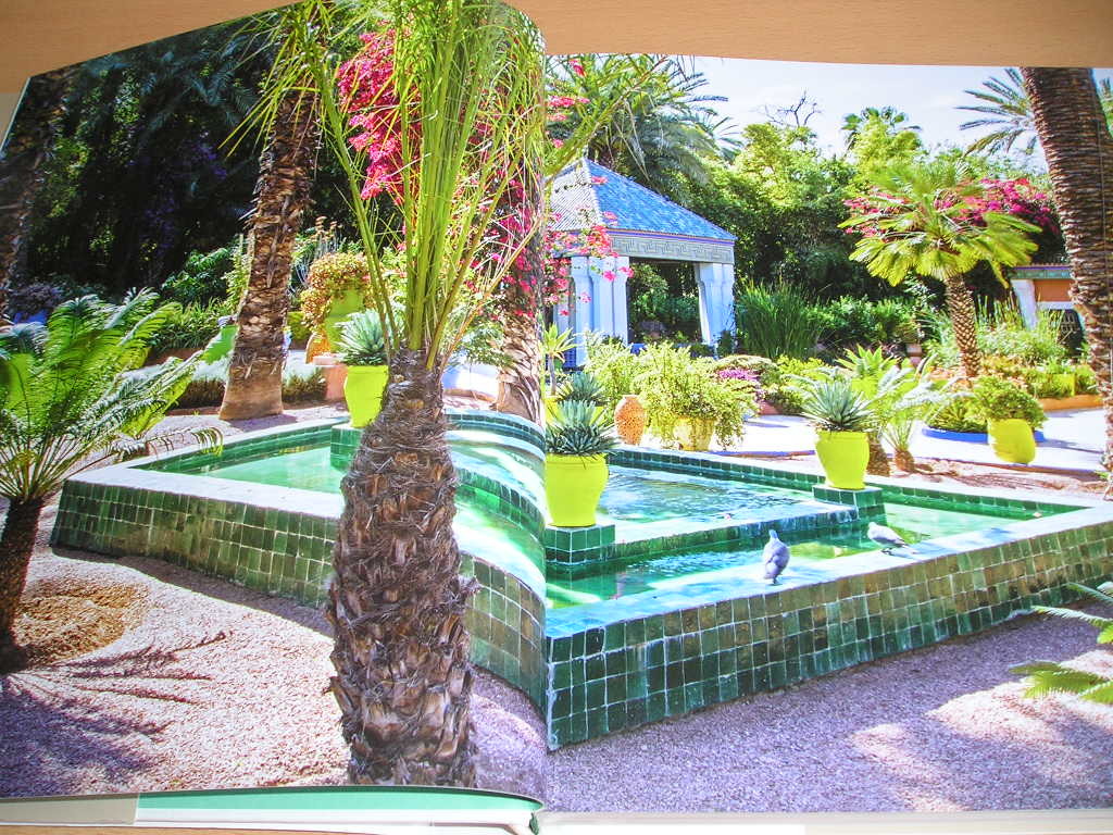洋書・Morocco in Bloom・モロッコの壮麗な庭園と花々の記録の写真・デザイン画集_画像2