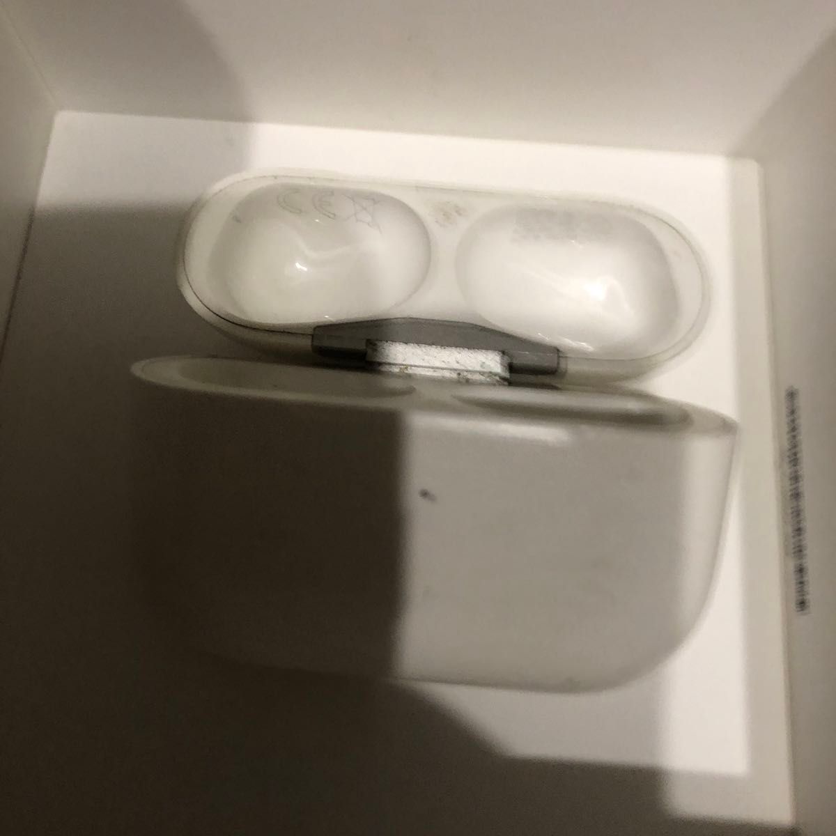 Apple AirPods Pro 第一世代 充電ケース ホワイト|Yahoo!フリマ Apple AirPods Pro 第一世代 充電ケース ホワイト|Yahoo!フリマ